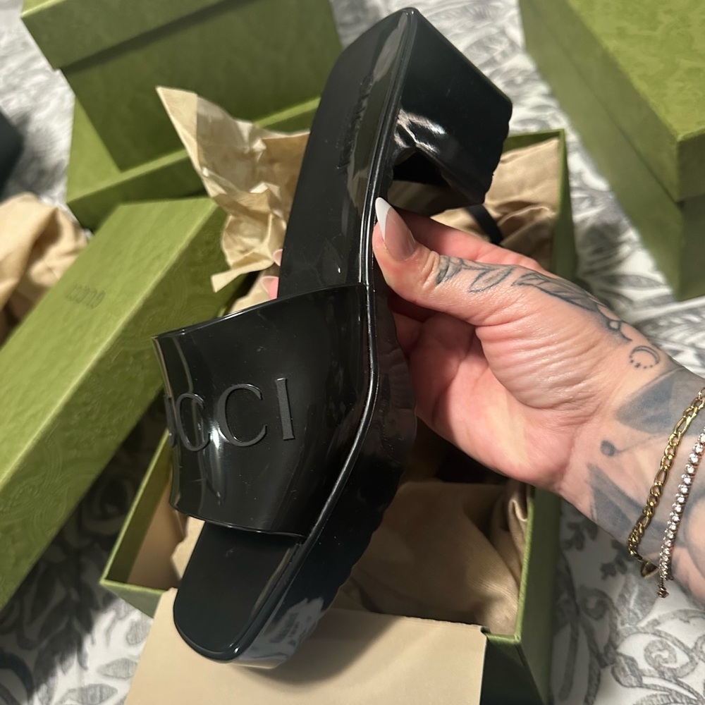 Authentic- Women Gucci Rubber Sandals- worn only once - Picture 2 of 4